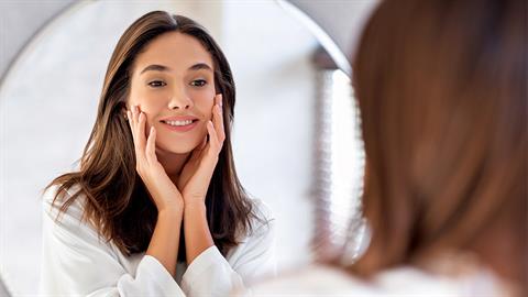 Σημάδια στο δέρμα; Η σωστή φροντίδα ξεκινά τώρα