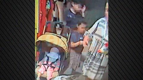 Παλαιό Φάληρο: βίντεο δείχνει το κοριτσάκι σε καρότσι μαζί με μια γυναίκα, λίγες ώρες πριν βρεθεί νεκρό