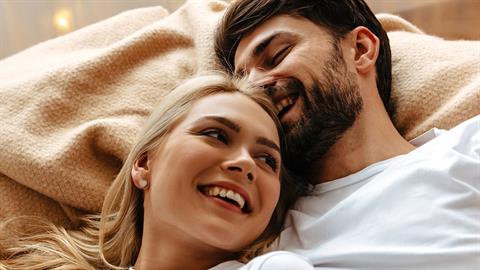 Hotwifing: η ασυνήθιστη τάση των ζευγαριών που προσπαθούν να σώσουν τη σχέση τους