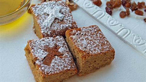 Αφράτη φανουρόπιτα με μόνο 7 υλικά!