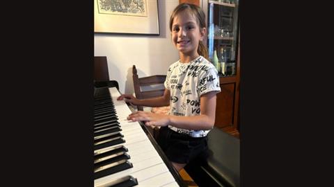 Η 8χρονη Αλεξάνδρα Γουδά βραβεύτηκε σε διεθνή διαγωνισμού πιάνου! 
