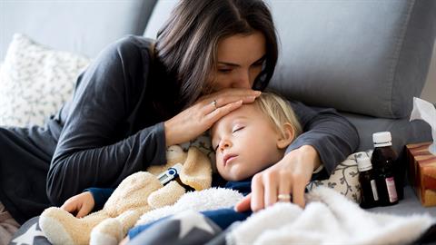 Όταν αρρωσταίνει το παιδί, είναι σαν να αρρωσταίνει και η μαμά…