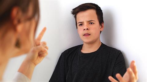 Χανιά: μάνα και γιος τσακώθηκαν για το διάβασμα και βρέθηκαν στο... κρατητήριο!