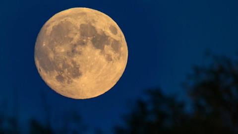Σεληνιακή έκλειψη και πανσέληνος: πώς επηρεάζονται μαμάδες και παιδιά, ανάλογα με το ζώδιό τους