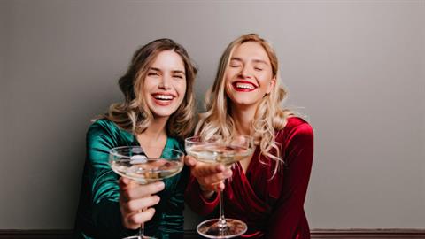 Νυχτερινή Ζωή για Μαμάδες: Πώς να απολαύσεις βραδινή έξοδο χωρίς ενοχές