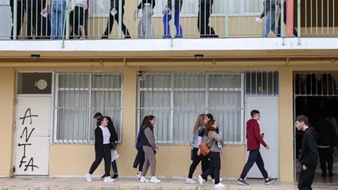 Πετράλωνα: εξωσχολικοί ξυλοκόπησαν άγρια μαθητή μέσα στο σχολείο του!