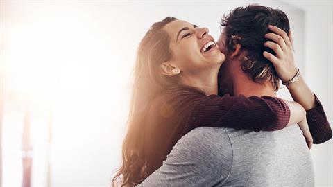 Γάμος σημαίνει να ερωτεύεσαι τον ίδιο άνθρωπο ξανά και ξανά!