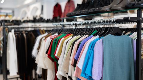 Λάρισα: κλείδωσε κατά λάθος πελάτισσα μέσα στο κατάστημά του και... έφυγε!