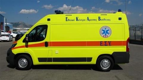 Αγρίνιο: μαμά 4 παιδιών «έσβησε» στα χέρια διασωστών ενώ τη μετέφεραν με το ασθενοφόρο