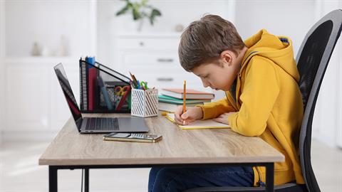 11χρονος νοσηλεύτηκε σε κρίσιμη κατάσταση μετά από 14 ώρες συνεχόμενο διάβασμα!