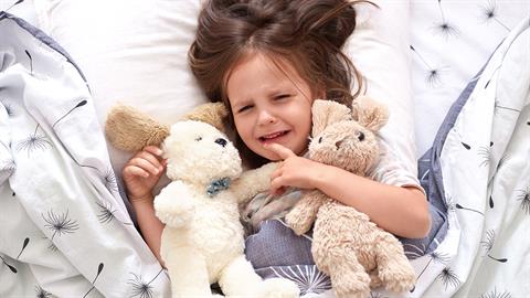 Η 5χρονη κόρη μου δυσκολεύεται να κοιμηθεί και ξυπνάει κλαίγοντας. Είναι φυσιολογικό;