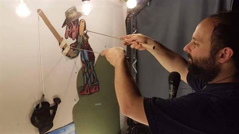 «Θησέας και Μινώταυρος»: ο Καραγκιόζης μάς μαθαίνει την αρχαία Ελλάδα στο Θέατρο ΕΛΕΡ