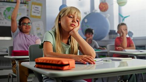 Από τότε που μετακομίσαμε η 9χρονη κόρη μας έχει μελαγχολήσει - πώς να τη βοηθήσουμε;