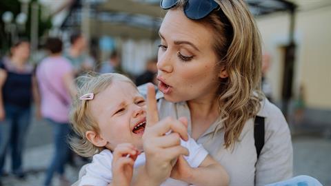 Μητρότητα σημαίνει να μην μπορείς να ελέγχεις τα πάντα (ούτε το παιδί σου)