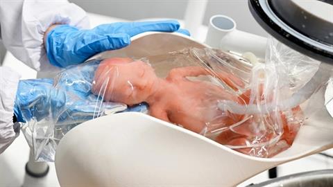 Εταιρεία τελειοποιεί τεχνητή μήτρα που μπορεί να κρατήσει ζωντανό ένα μωρό!