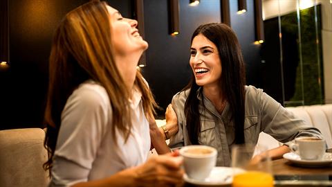 «Δεν ξέρω τι θα έκανα χωρίς τις κολλητές μου»: η σημασία της γυναικείας φιλίας στη ζωή μας