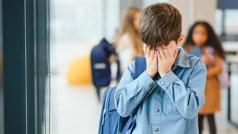 Ο 7χρονος γιος μου δεν έχει φίλους στο σχολείο - πώς να τον βοηθήσω;