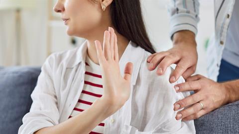 6 χαρακτηριστικά που οι γυναίκες δεν αντέχουν στους άνδρες