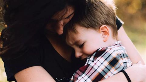 Πώς να ανακοινώσω στο παιδί μου ότι θα χωρίσουμε με τον μπαμπά του;