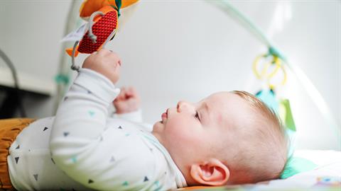 5 παιχνίδια που είναι κατάλληλα για το νεογέννητό σου