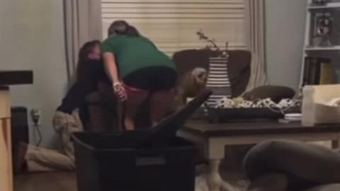 Δασκάλα ξυλοφόρτωσε τον γιο της επειδή δεν έκανε τις δουλειές του σπιτιού!