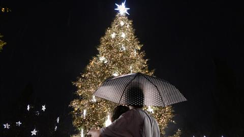 Χριστούγεννα 2025: η Αθήνα φόρεσε τα γιορτινά της και... λάμπει από ομορφιά!