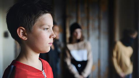 Ο 10χρονος γιος μας κάνει κακές παρέες και παρασύρεται... Πώς να το χειριστούμε;