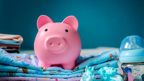 Γονικά επιδόματα: ποια σας αφορούν άμεσα και πώς να τα διεκδικήσετε