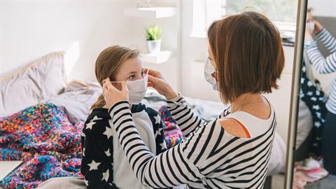 «Υπεργρίπη»: νέα επιδημία στην Ευρώπη - κλείνουν σχολεία, επιστρέφει η μάσκα