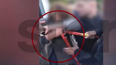 Χαλάνδρι: καθηγητής έπιασε με κόφτη τα δάχτυλα μαθητή σε κατάληψη