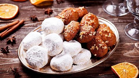 Μελομακάρονα ή κουραμπιέδες; Επιτέλους μάθαμε τι προτιμούν οι Έλληνες!