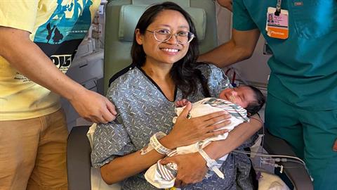 «Συμβαίνουν και θαύματα»: πήγε να αφαιρέσει κύστη από τις ωοθήκες της και βρέθηκε με... μωρό!