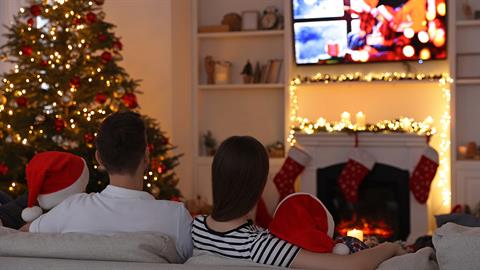 Τηλεόραση, γλυκά, παιχνίδια: οι γιορτές είναι η εποχή για να χαλαρώσουμε τα όρια και να χαρούμε με τα παιδιά!