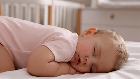 Παλινδρόμηση ύπνου: πώς να βοηθήσεις το μωρό να βρει ξανά τους ρυθμούς του