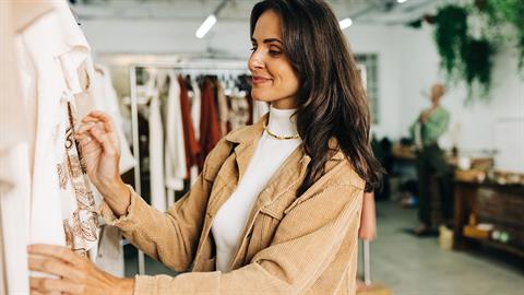 Η γυναίκα μου είναι εθισμένη στα ψώνια και ξοδεύει όλα μας τα λεφτά