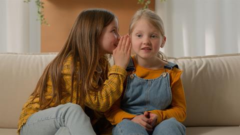 Η 7χρονη κόρη μου «αγγίχτηκε» με ένα άλλο κορίτσι - είναι φυσιολογικό;