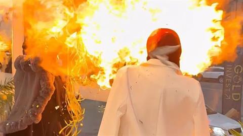 Στιγμές τρόμου σε πάρτι γενεθλίων: μπαλόνια πήραν φωτιά μπροστά στο πρόσωπο της εορτάζουσας