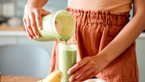 Θες να κόψεις τον καφέ; 3 απολαυστικά Smoothies που σε κρατούν όρθια μέχρι το βράδυ!