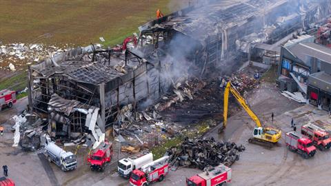 Εργοστάσιο Βιολάντα: διαρροή αερίου και έκρηξη στους φούρνους δείχνουν τα πρώτα ευρήματα