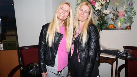 Οι αδερφές Ράντη  έκαναν διπλή μαστεκτομή την ίδια ημέρα: «λυγίσαμε κι οι δύο»