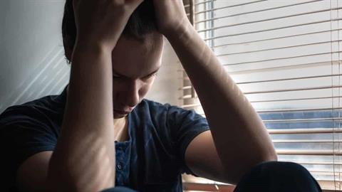 Καθηγητής έστειλε γυμνές φωτογραφίες της πρώην του στον ανήλικο γιο της!