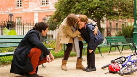 Η υπερπροστασία δεν προστατεύει – δημιουργεί ανασφάλεια