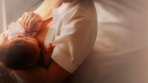 Ο θηλασμός προστατεύει τη μαμά από τον καρκίνο του μαστού για δεκαετίες