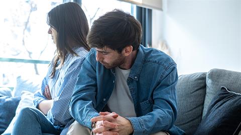 Red Tuesday: γιατί σήμερα είναι η μέρα που είναι πιο πιθανό να σε χωρίσουν