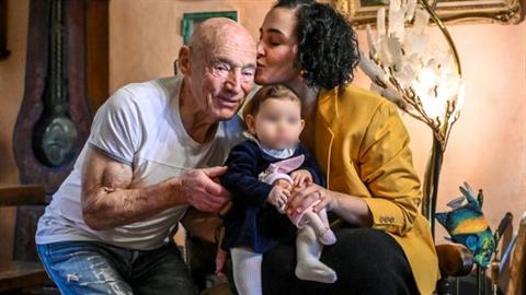 91χρονος έγινε μπαμπάς για 7η φορά: «δεν είμαι τόσο μεγάλος!»