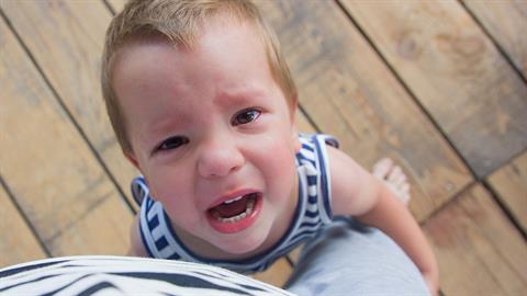 Το νηπιάκι μας έχει μια μόνιμη άρνηση για τα πάντα!