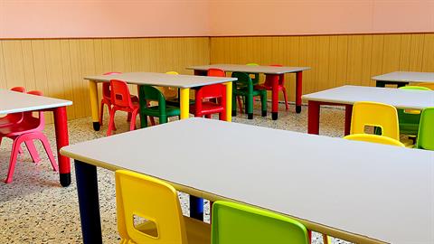 Νηπιαγωγός παθαίνει κρίσεις και ουρλίαζει στα παιδιά - λέει ότι βλέπει φαντάσματα