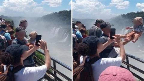 Τουρίστες «κρέμασαν» το μωρό τους στα 80 μέτρα ύψος για να το φωτογραφίσουν!