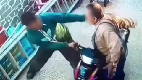 Λέρος: καθήλωσε στην απολογία του ο 17χρονος που σκότωσε τον πατέρα του