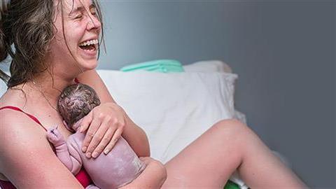 EE: στο μισό οι γεννήσεις από το 1970 - πόσα παιδιά κάνουν οι Ελληνίδες